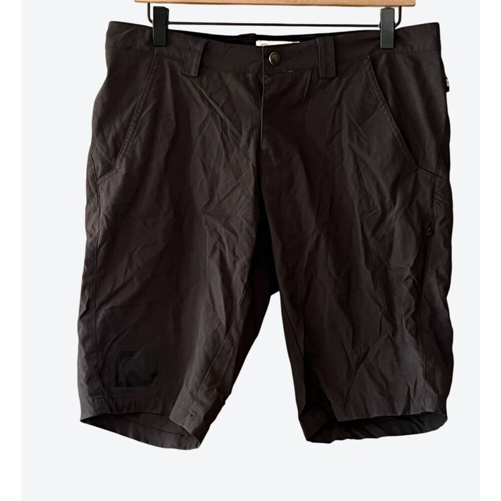 Flylow Men's Medium Charcoal Gray Zip Pocket Shorts 32" x 11"